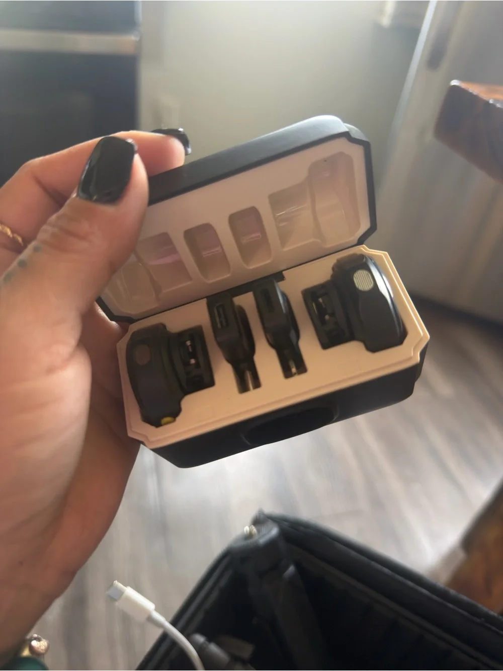 Macron compact black